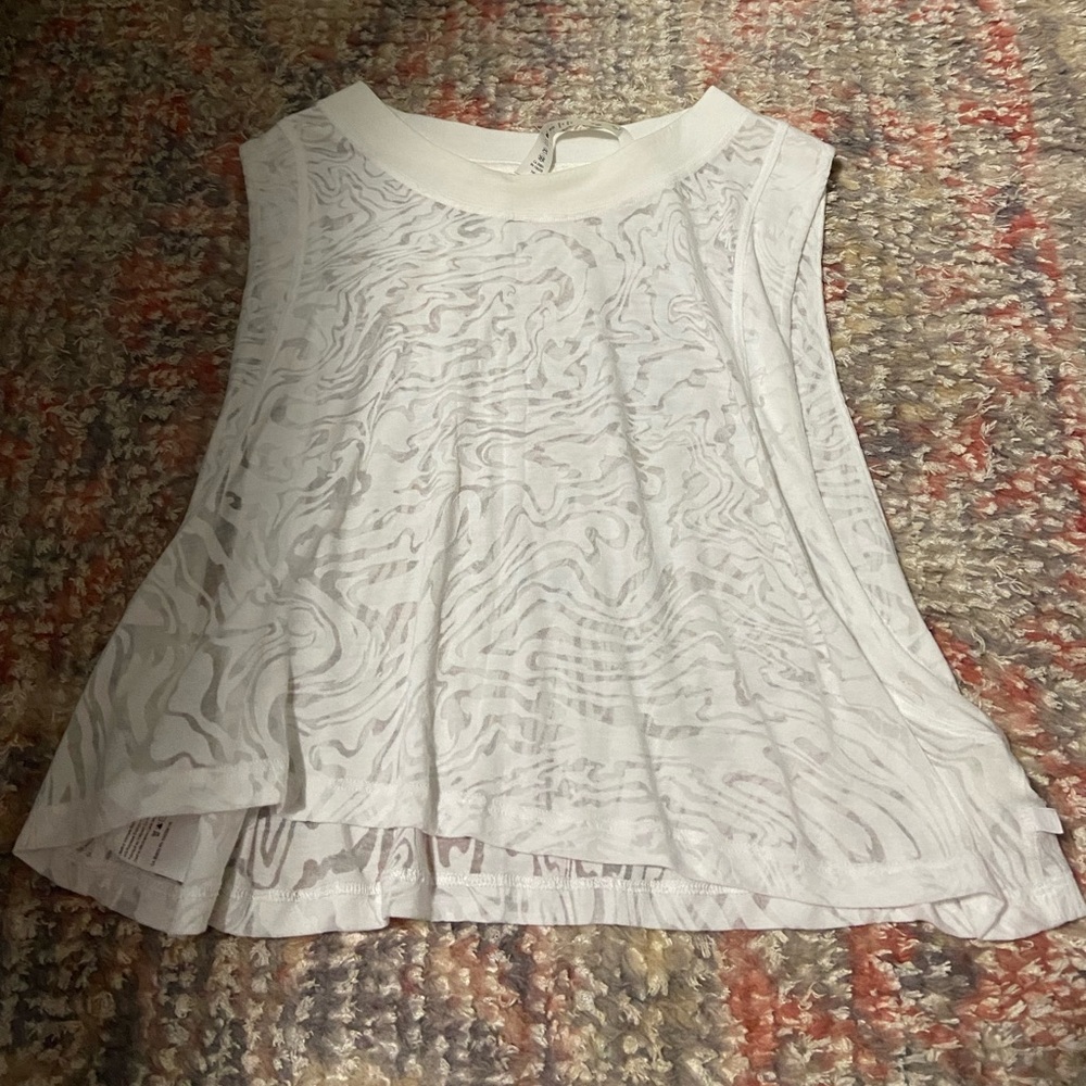 white lululemon tank